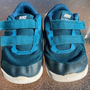 Nike Max Advantage 2 AirMax sneakers size 7c